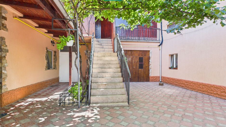 Casă și clădire de apartamente la Orțișoara - Poză 49