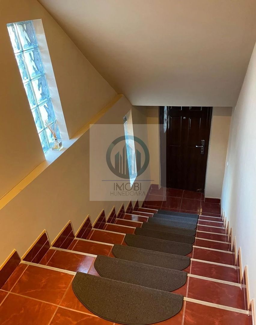 Investiție sigura, zona excelenta–Pensiune funcționala, Str.Horea Deva - Poză 12