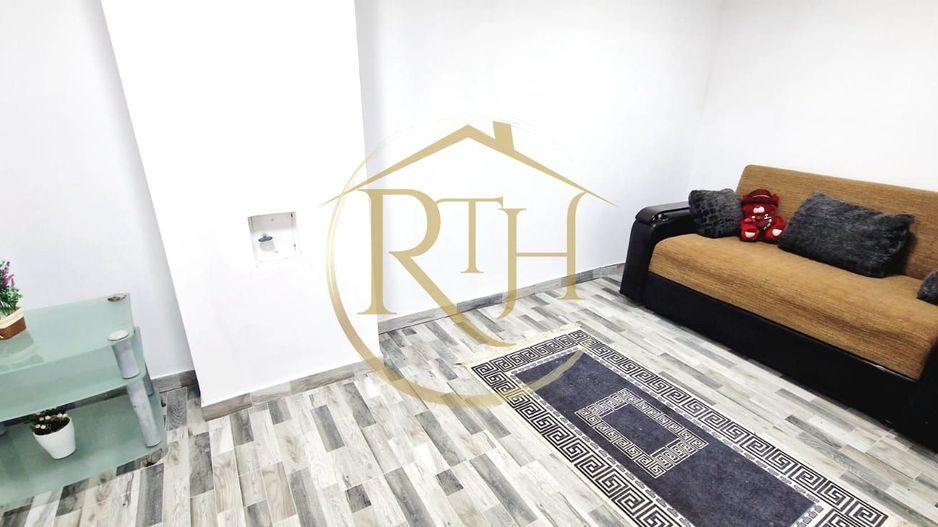 Vand casa recent renovata cu 900 mp curte si gradina in Carpinis - Poză 4
