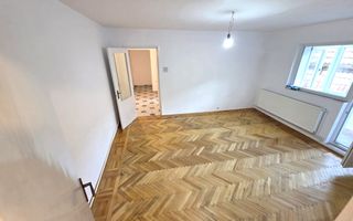Apartament doua camere spatios Rovine etaj 1 cu centrala 54mp 1978 - Poză 1