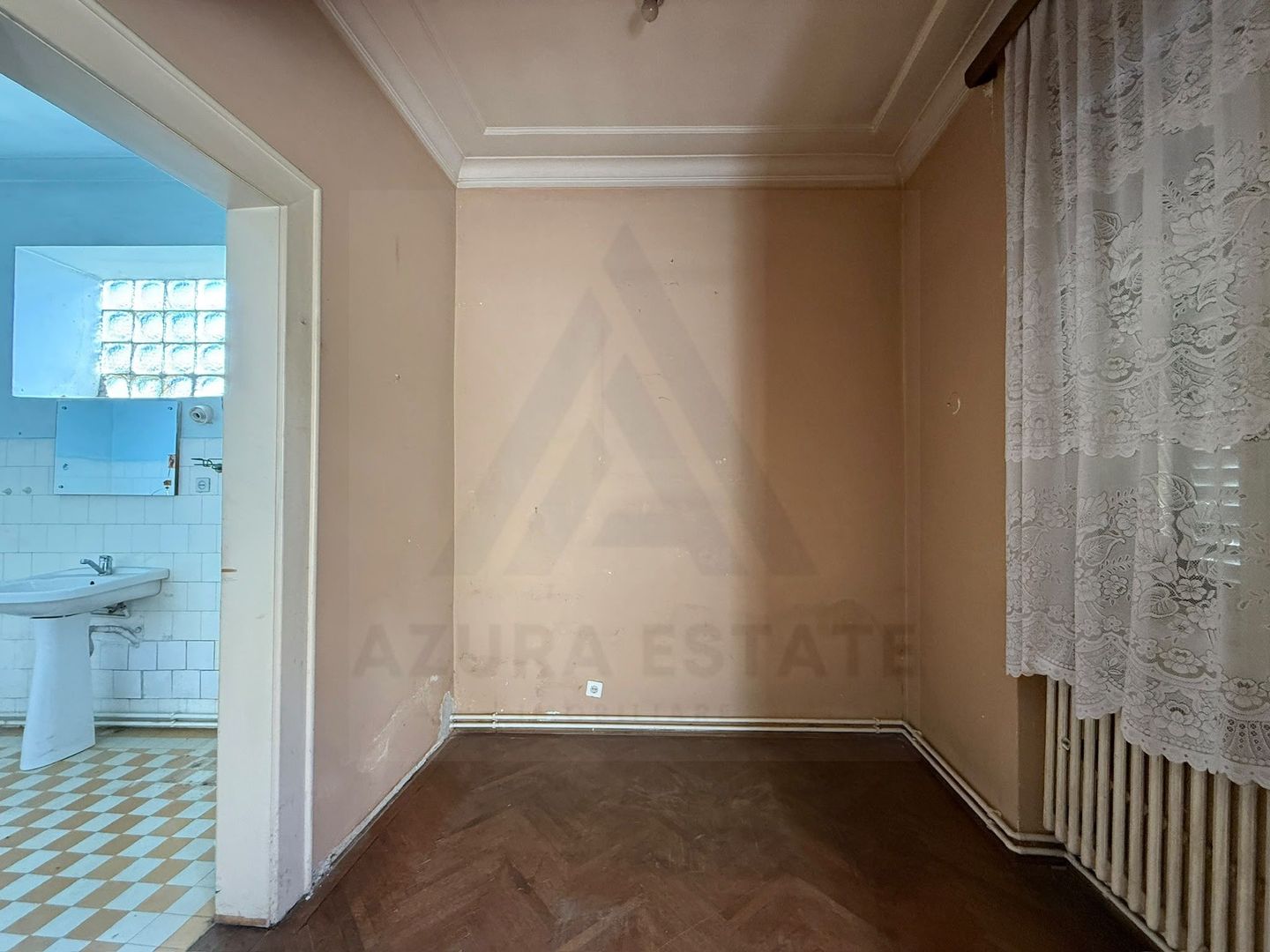 Apartament la casa 4 camere 4 bai 219.5 mp utili si garaj zona Central - Poză 10