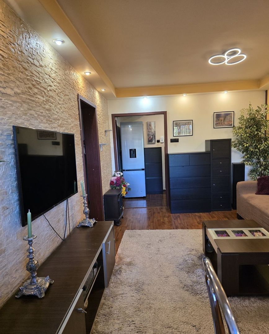 Vanzare Apartament 2 camere, etaj 6/10, balcon open-space cu bar, – Favorit - Poză 2