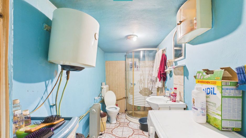 Casă cu 4 camere și 700 mp teren în Cermei - Poză 9