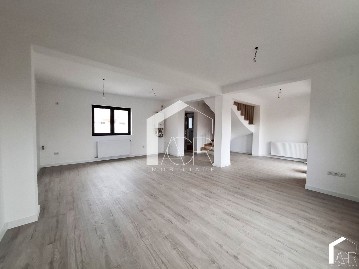 Casa P+1E+M, cu 5 camere, zona Rudului - Poză 1