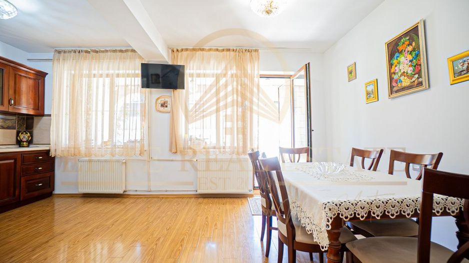 Ovidiu Sud - Zona premium - Vila impozanta, curte mare, garaj, terasa! - Poză 10