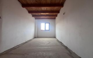 Vanzare casă spațioasă cu teren generos în Cândești Vale–jud Dambovita - Poză 5