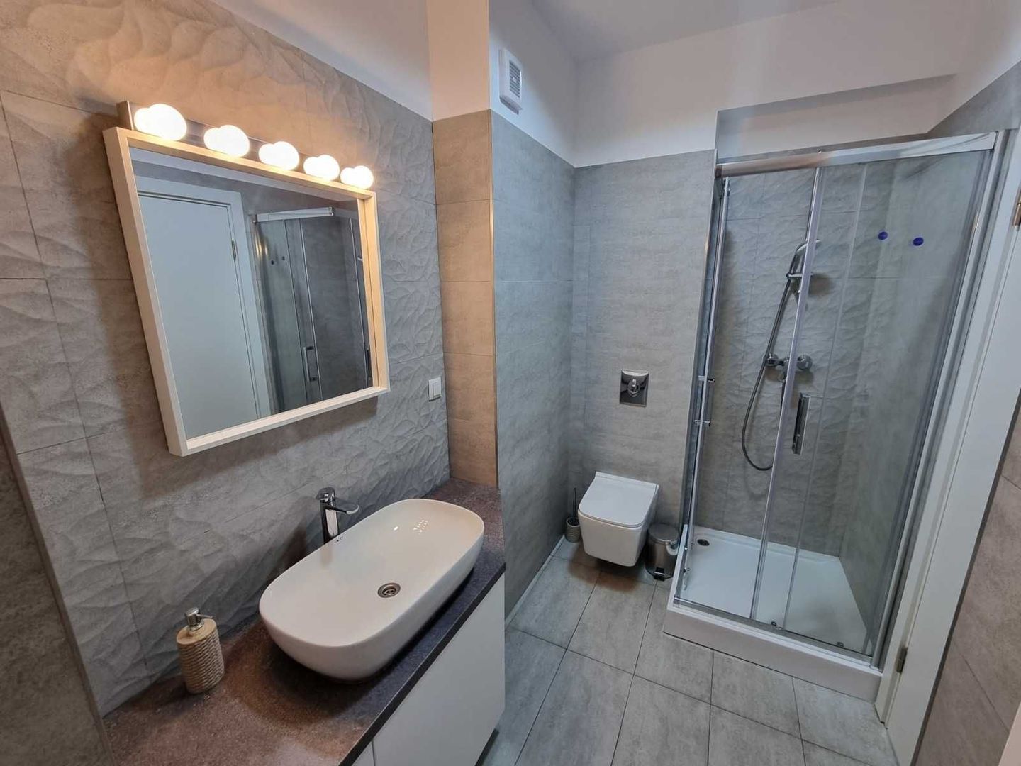 Apartament studio 44mp | Mobilat | metrou Dristor 2 min - Poză 2