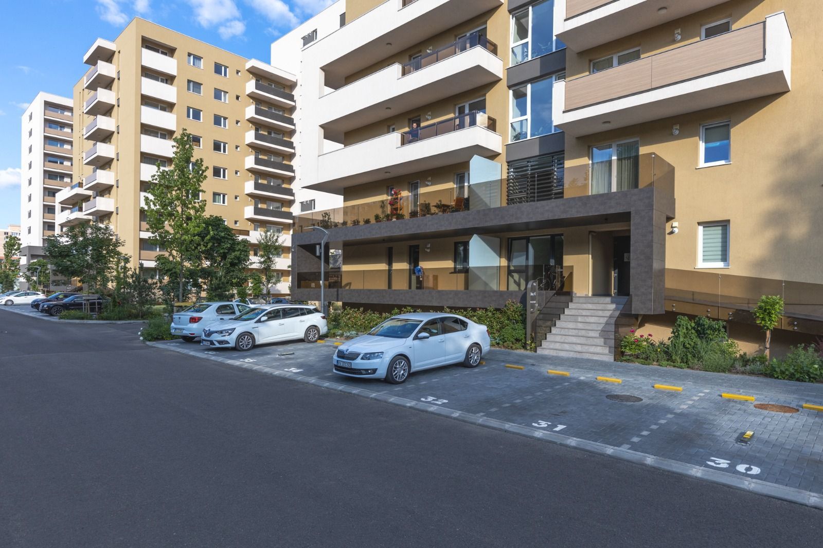 Inchiriem apartament 3 camere mobilat utilat lux cu parcare subterana - Poză 13