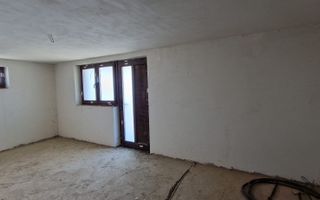 Vand vila la rosu cu teren 2700mp - Poză 4