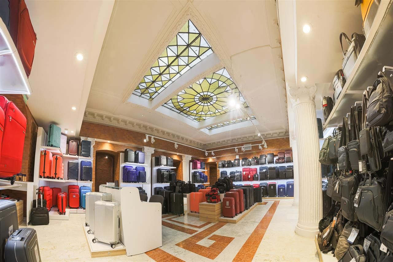 Sub mantia arhitecturala istorica a Cetatii Timisoarei, Spatiu comercial - Poză 23