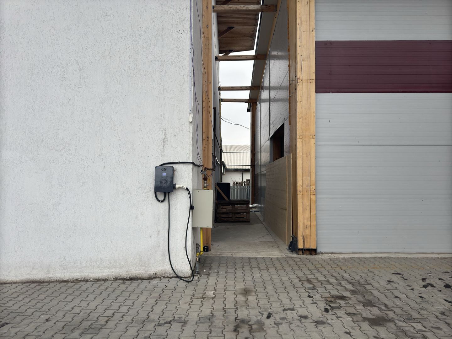 Showroom + cladire birouri | Roman/Neamt | stradal - de vanzare - Poză 11