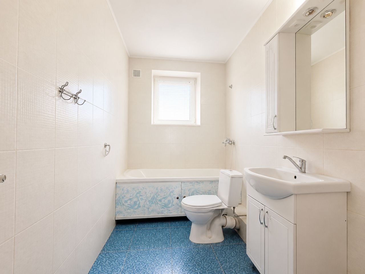 Casă 210 m² cu 5 dormitoare și teren 10 ari – Euroreparație | Drochia, str. Grigore Ureche - Poză 55
