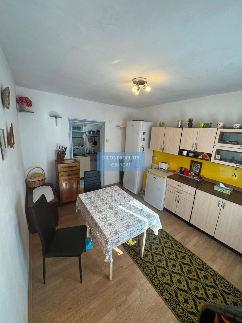 Casă cu garaj și anexe, teren 397 mp – Șoseaua Bălănoaiei - Poză 6