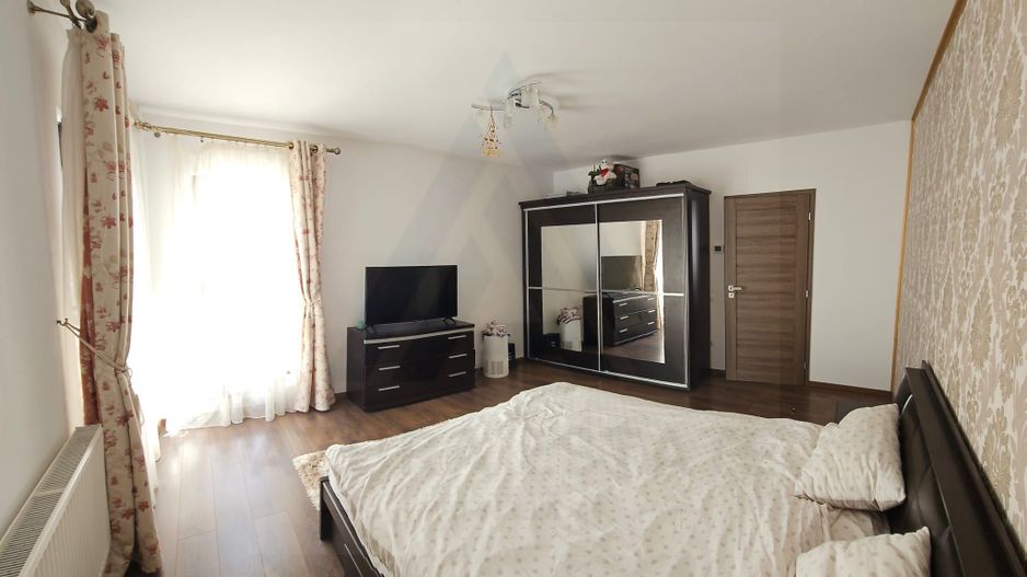 Apartament 3 camere baie cu geam parcare privata si lift pe Dna Stanca - Poză 3