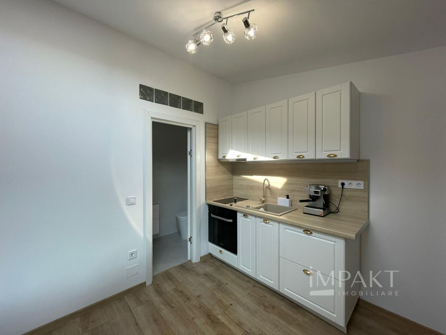 Apartament cu 3 camere de inchiriat in zona ultracentrala - Poză 10