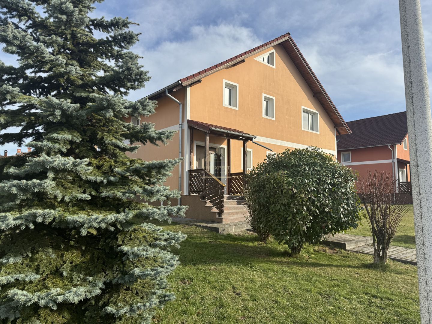 VILA 5 CAMERE,TEREN 560 MP, CAMPULUNG, ARGES - Poză 8
