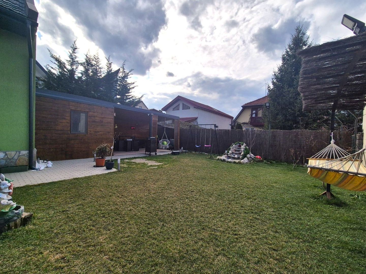 Piața de Miercuri, casă singură în curte, renovată 2025 - Poză 2