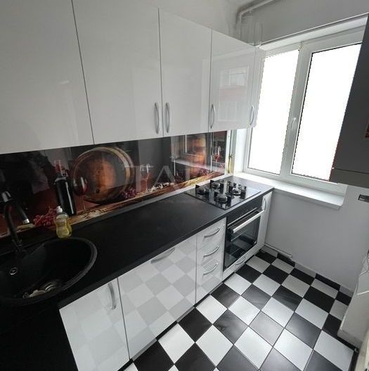 Apartament 3 camere. Etaj 1,  Zona Piața Mărăști, BRD. - Poză 3