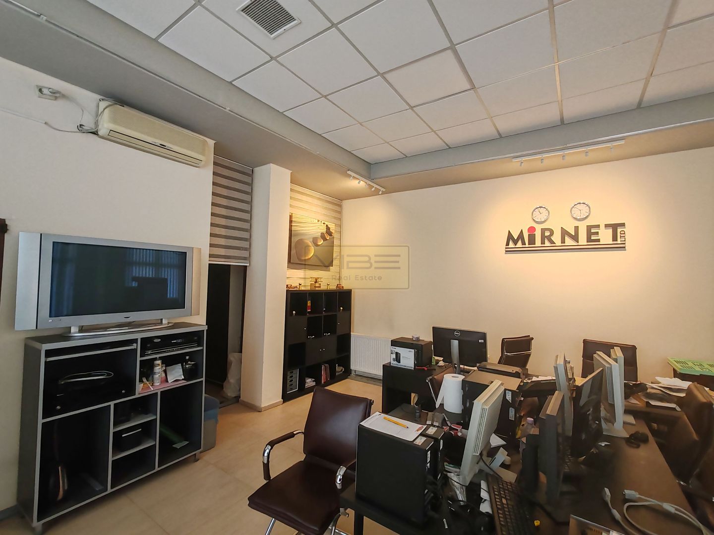 Spațiu comercial Parter - Amenajat! 1500 euro/mp !!!! - Poză 1