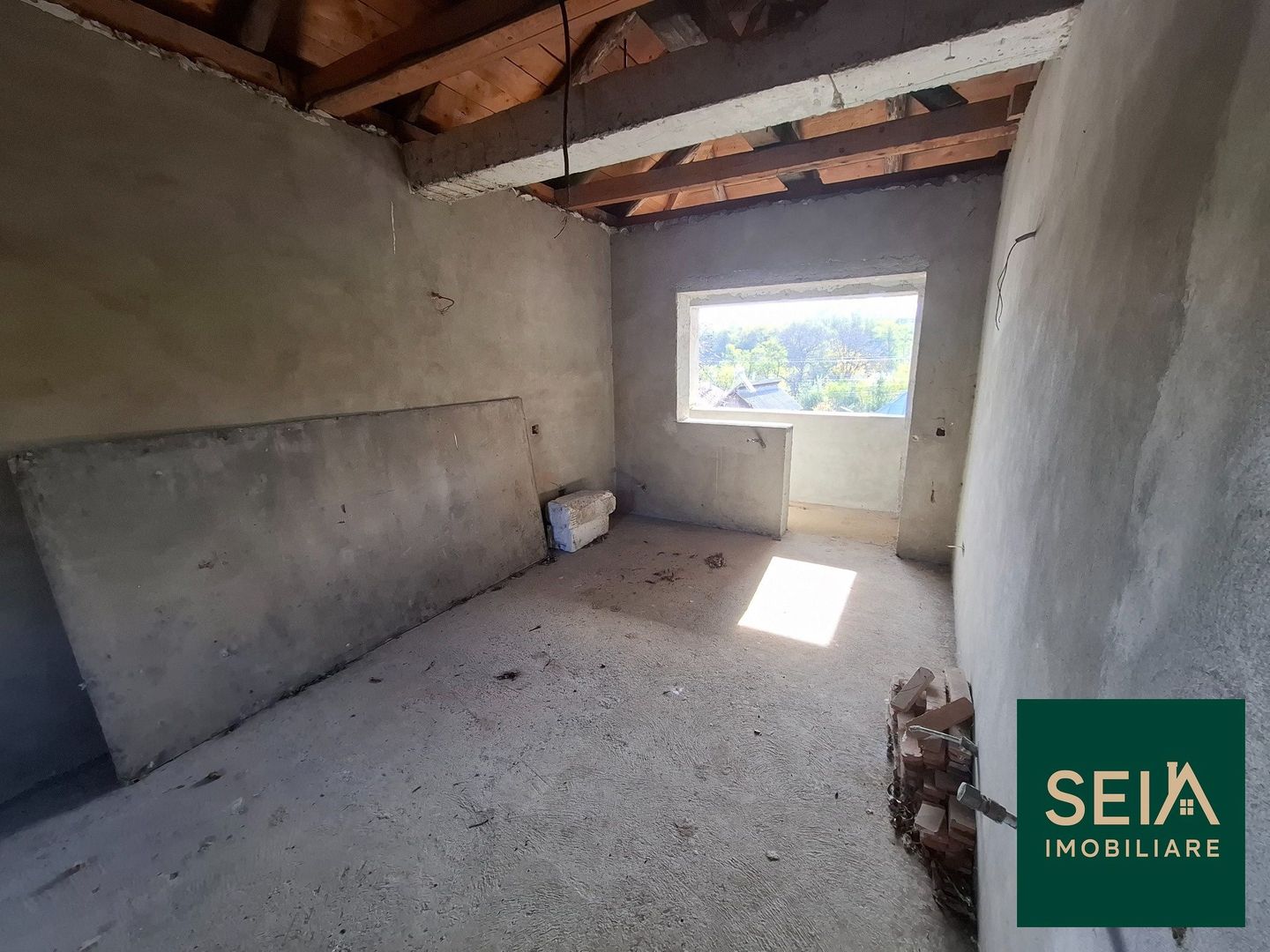 ila cu 6 camere + casă locuibilă pe teren intravilan de 1700 mp, cu vi - Poză 3