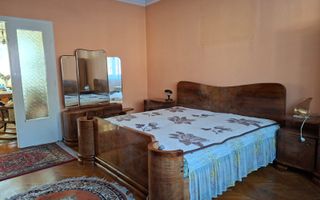 Apartament cu 3 camere si garaj in zona centrală - Poză 10