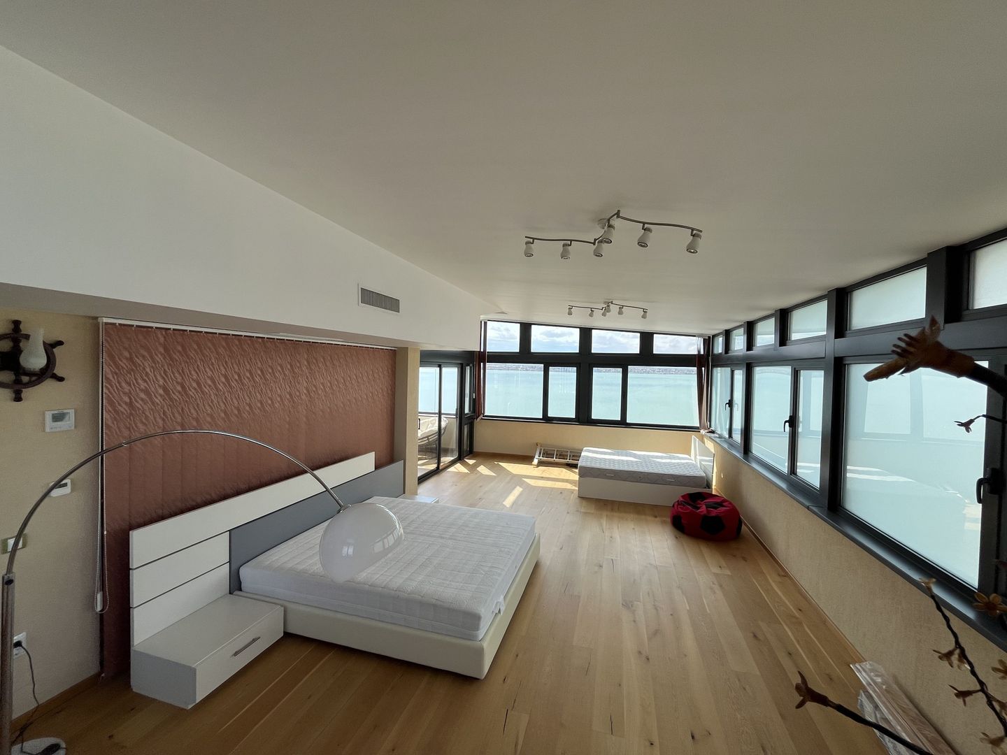 Penthouse cu Vedere Panoramica în Mamaia 295mp Utili și 47mp Terasă Parcare - Poză 13