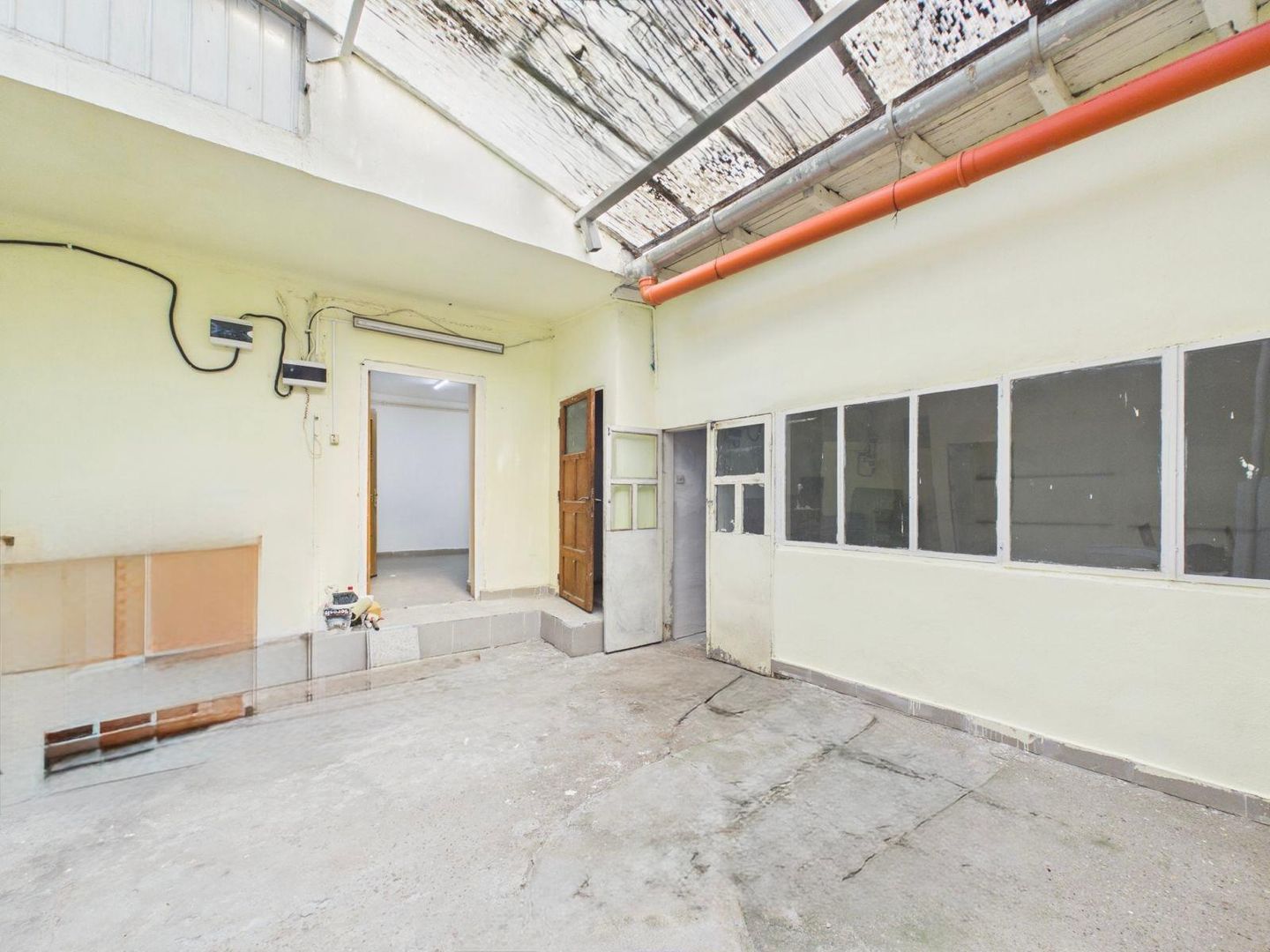 Casa cu 8 camere de vanzare | rezidential si comercial | Nerva Traian - Poză 17