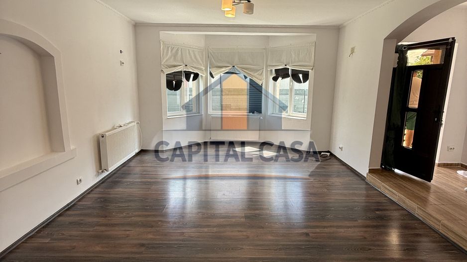 ​Vilă superbă de închiriat în Corbeanca (Sat Stratu) – Curte generoasă - Poză 5