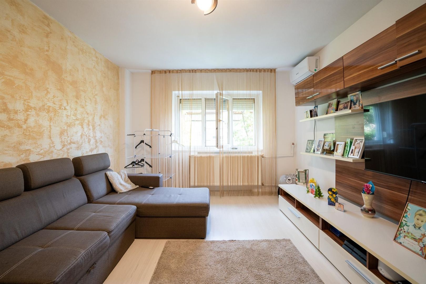 APARTAMENT CU 2 CAMERE DECOMANDAT ZONA ROGERIUS - Poză 2