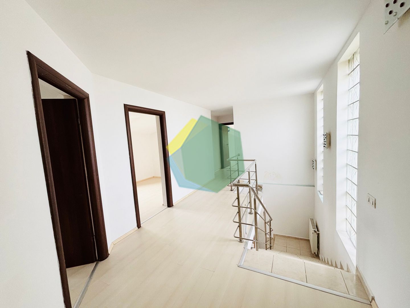 CASĂ CU 6 CAMERE ÎN COPĂCENI | 238 MP UTILI SI CURTE GENEROASĂ - Poză 11