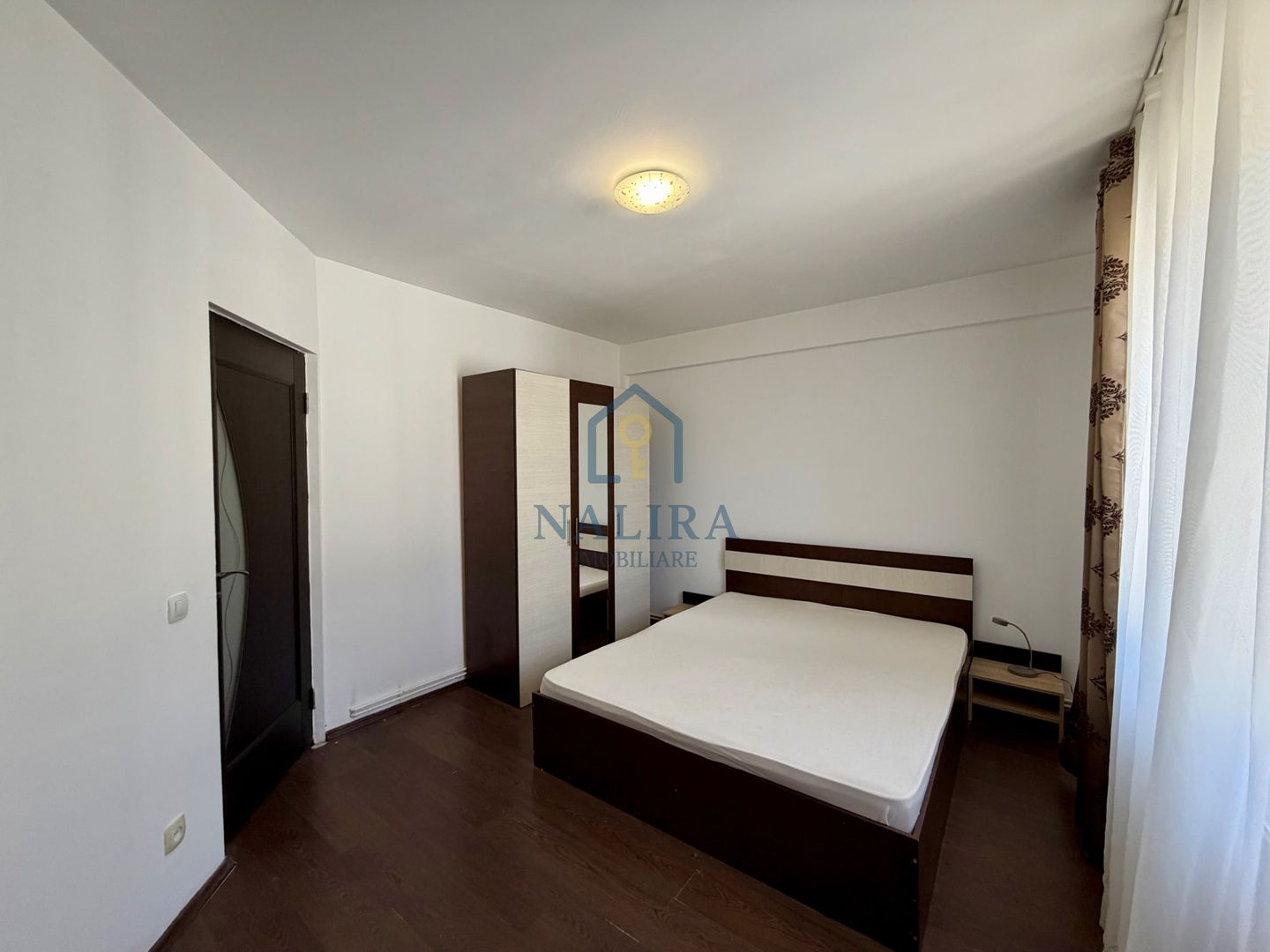 Apartament 3 camere de vânzare - Poză 2