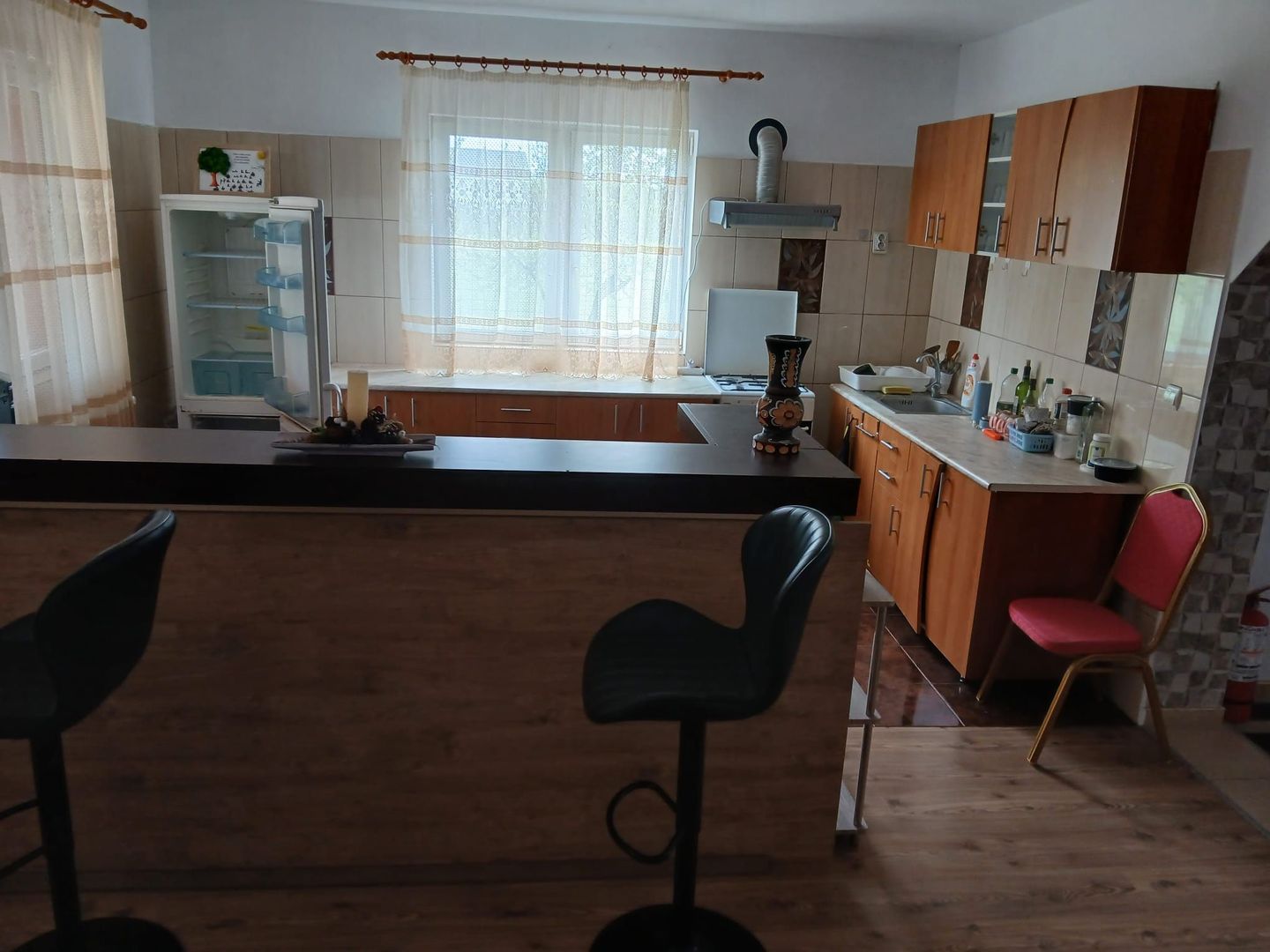 Inchiriez pentru cazare Vila cu 7 camere - Poză 3