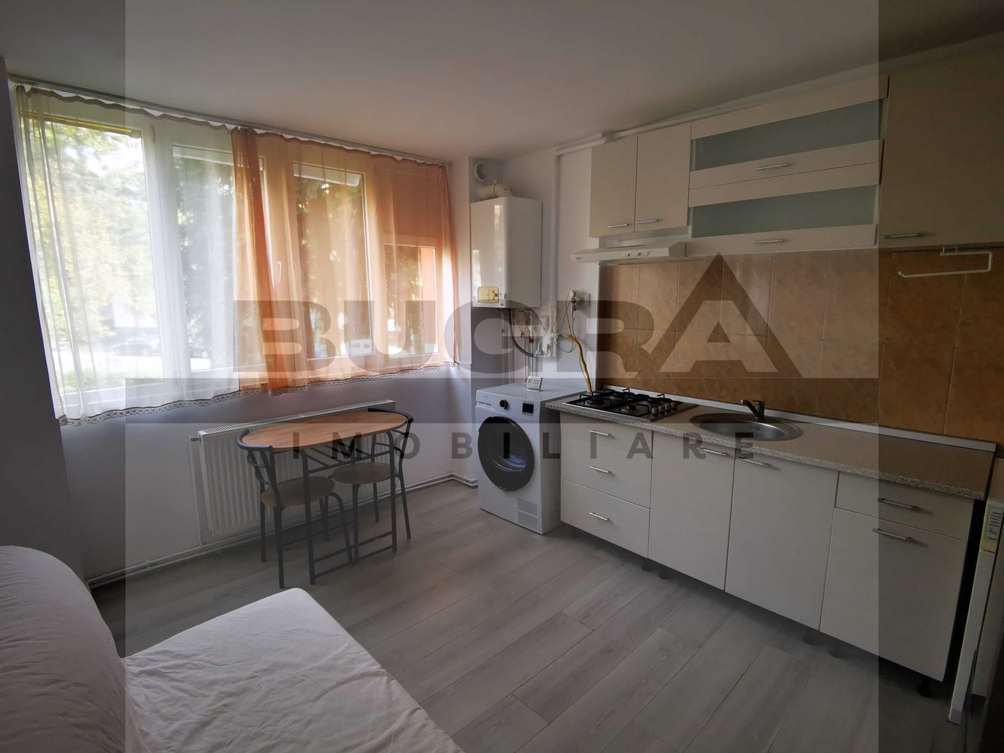 Apartament de o camera, decomandat, 35mp, zona UMF - Poză 3