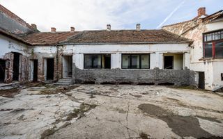 Proiect de clinică sau birouri în centru – casă cu demisol, de renovat - Poză 1