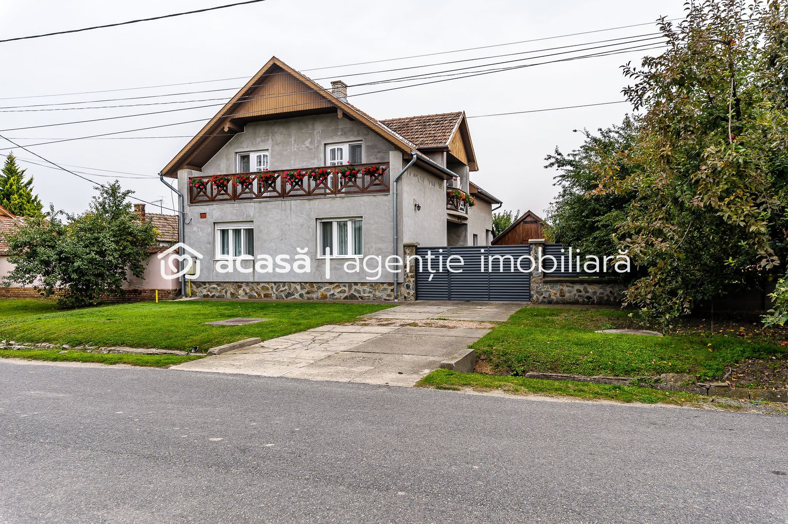 Casă cu 4 camere la cheie, nouă, în Nădlac * zona Centru - Poză 1