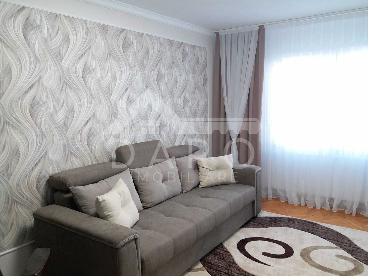 Vand apartament 3 camere mobilat si utilat - Poză 1