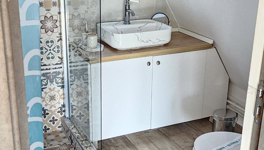 Complex din casa noua si 3 cabane, piscina încalzita 6600 mp teren - Poză 2