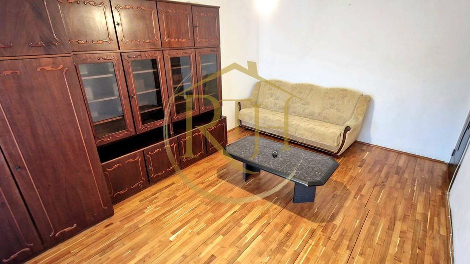 Ofer spre închiriere apartament 3 camere,2 bai, zona Lipovei, 400 euro/lună. - Poză 1