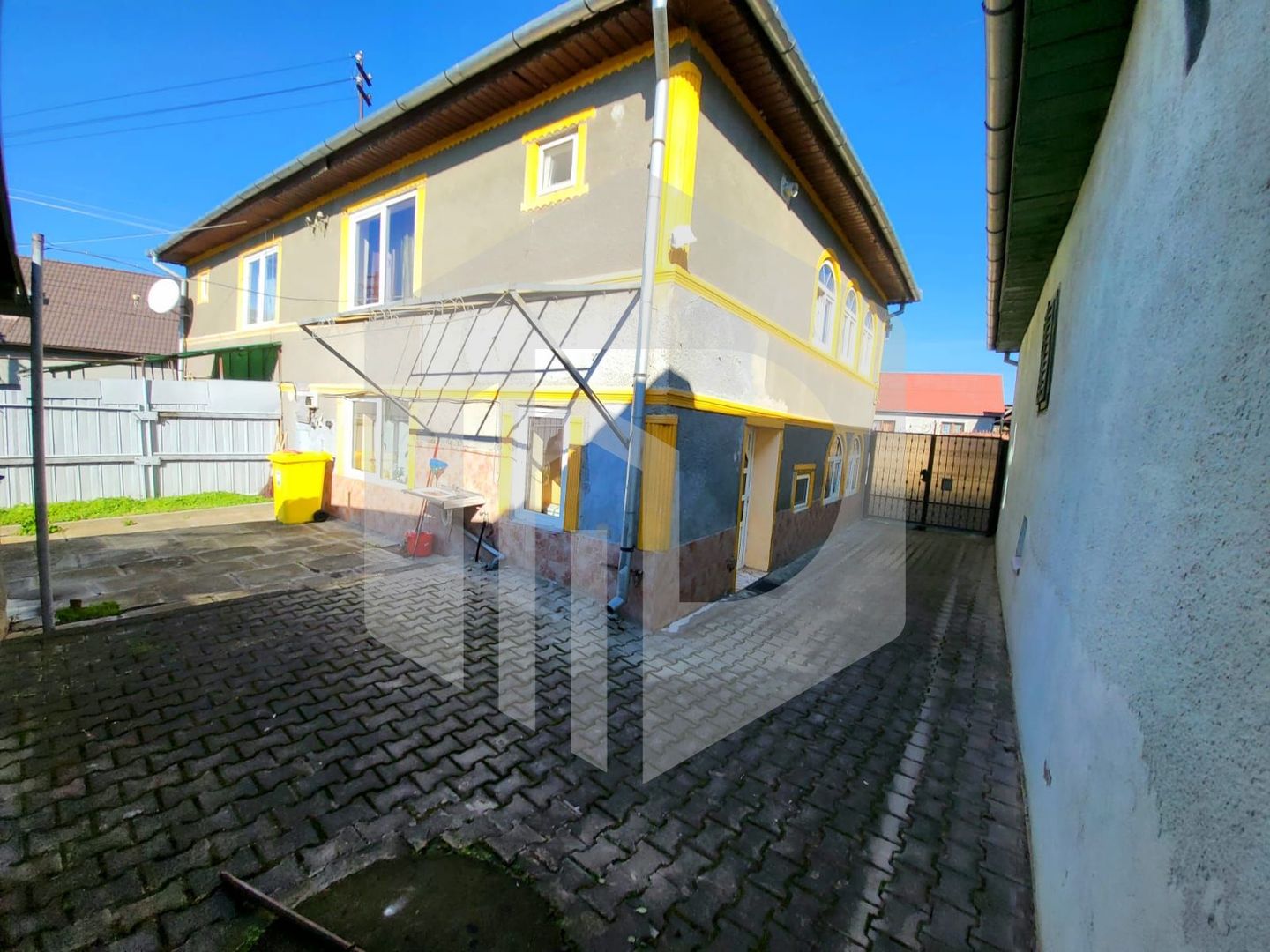 Casa in Avrig | 3 Dormitoare + Living si Bucatarie | Pivnita - Poză 11