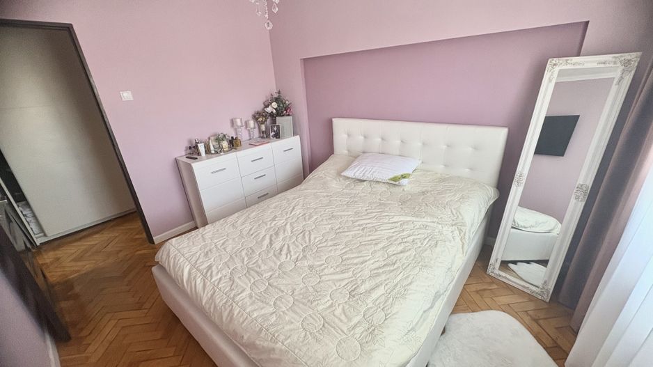 Apartament cu trei camere de vânzare, renovat complet, central - Poză 4