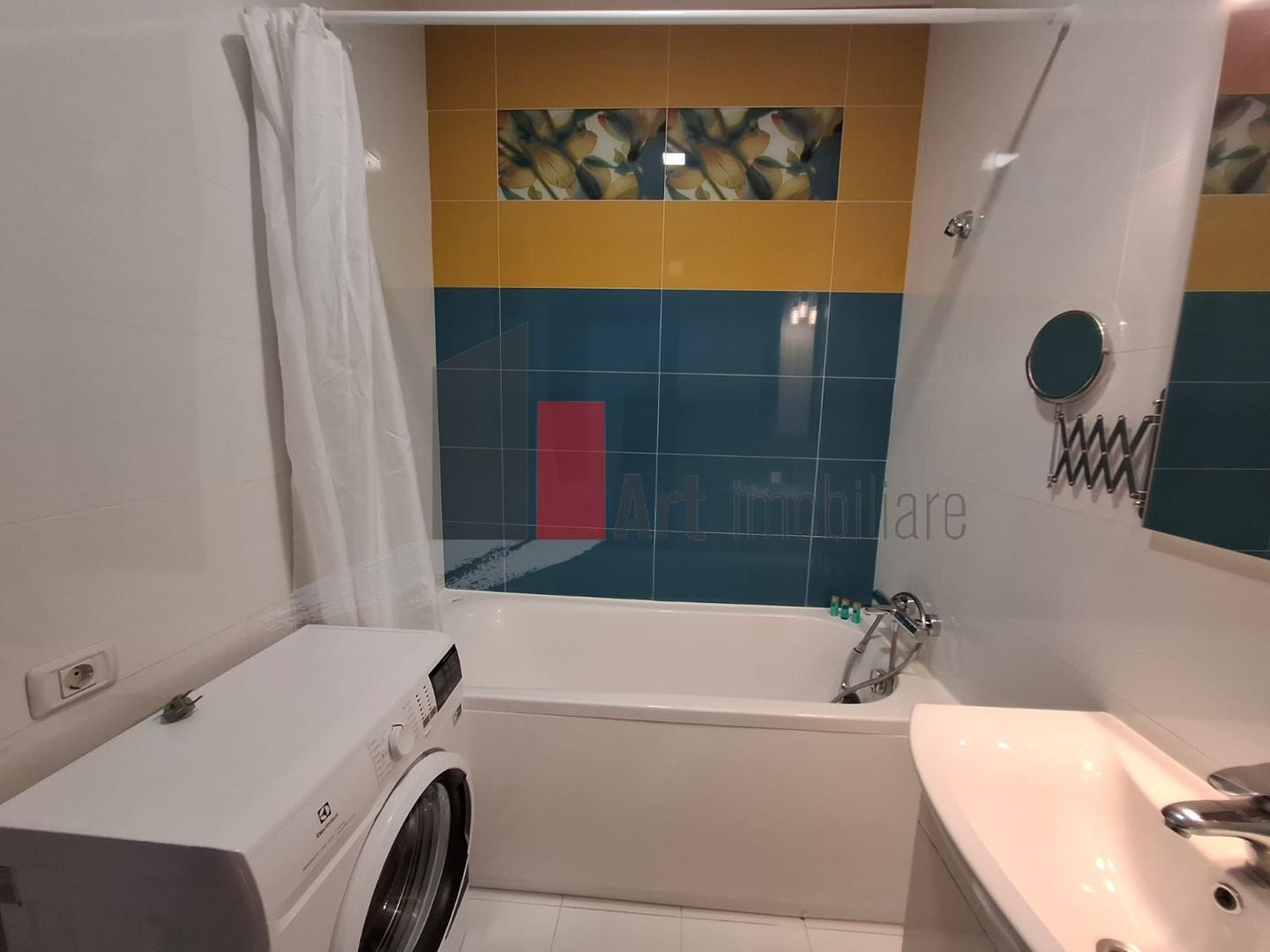 Apartament Piata Unirii, bloc 2013,  liber - Poză 15