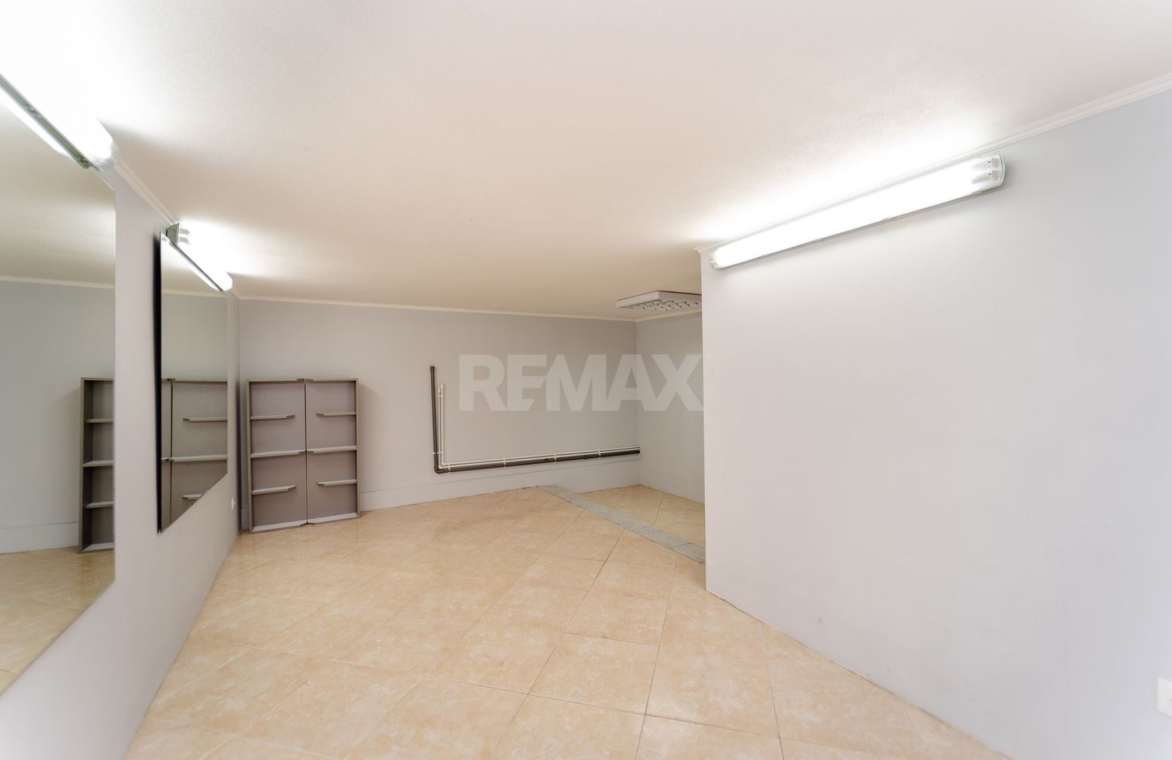 Spațiu comercial+apartament cu 3 camere Botanica Nicolae Zelinski 10/2 - Poză 1