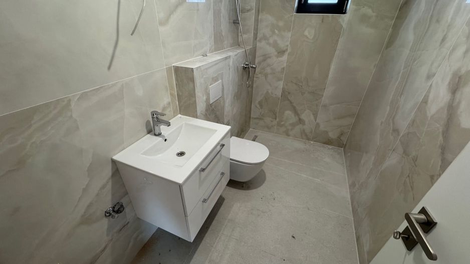 Apartament 2 camere 23 august OTOPENI - Poză 8