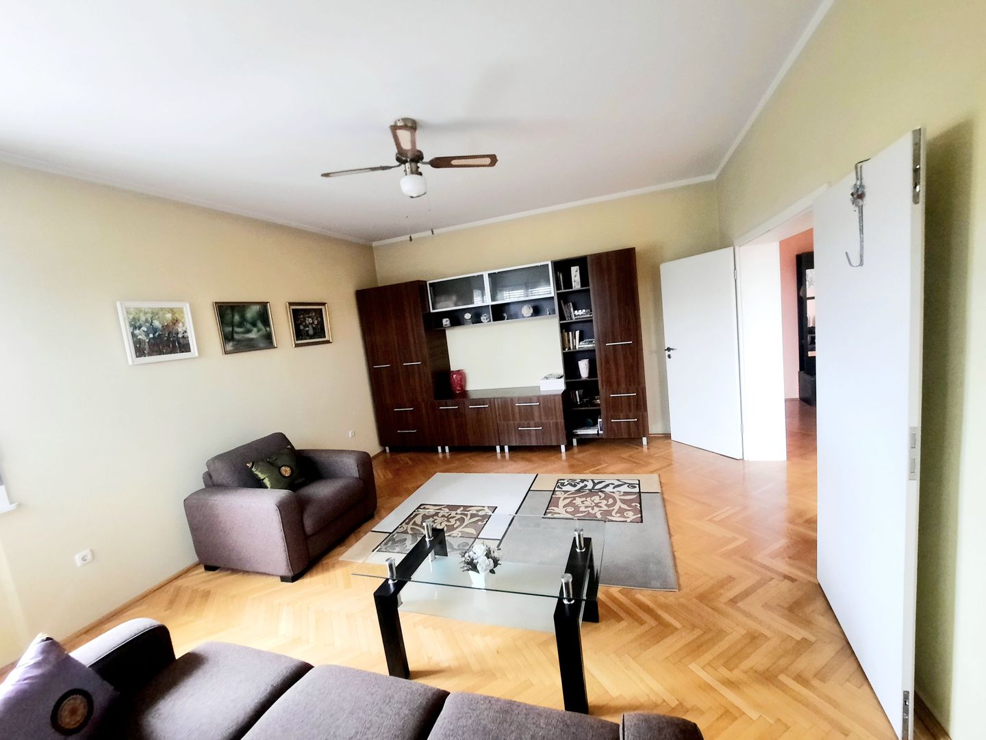 Apartament frumos si renovat cu garaj - zona Medicina - Poză 12