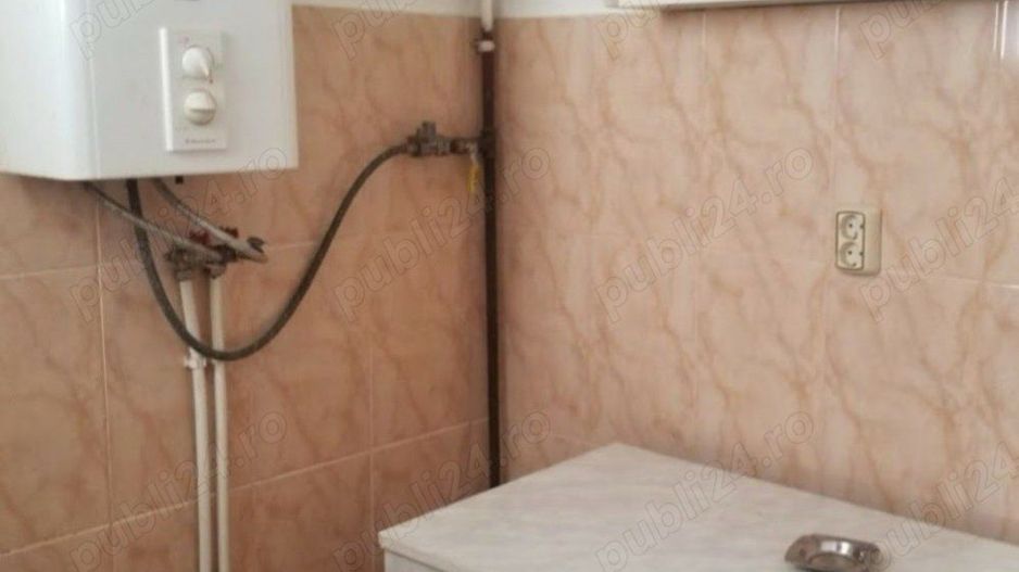 BRASADAS vinde garsoniera pe Ostrovului la etajul 2. - Poză 1