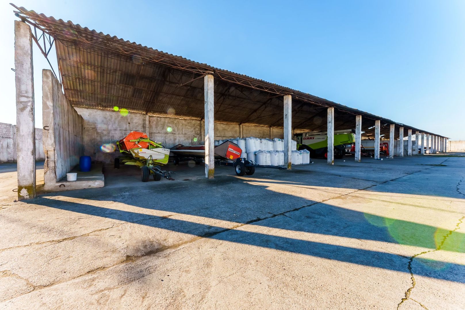 Platformă betonată lângă Autostrada. - Poză 8