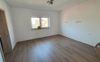Apartament  4 camere de vanzare . - Poză 3