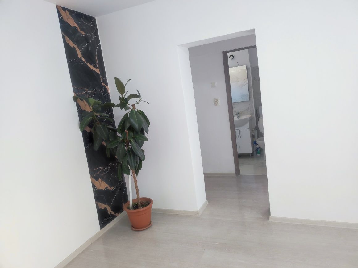 Vând apartament 2 camere - Poză 1