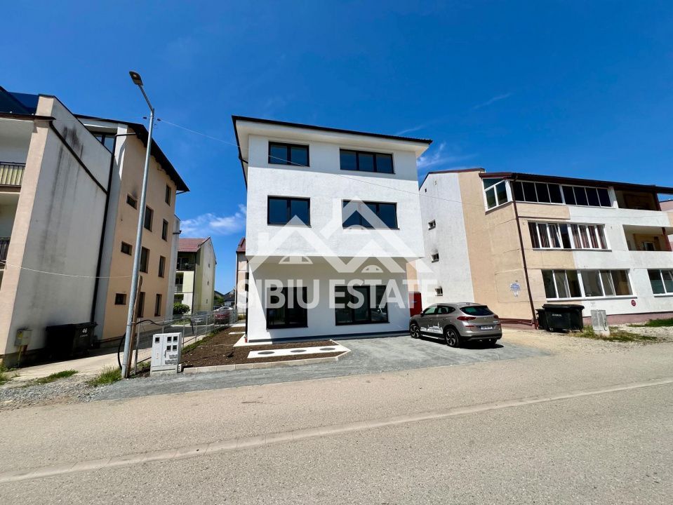 Apartament luminos, ideal locuință sau birou ,parter, 2 locuri parcare - Poză 14