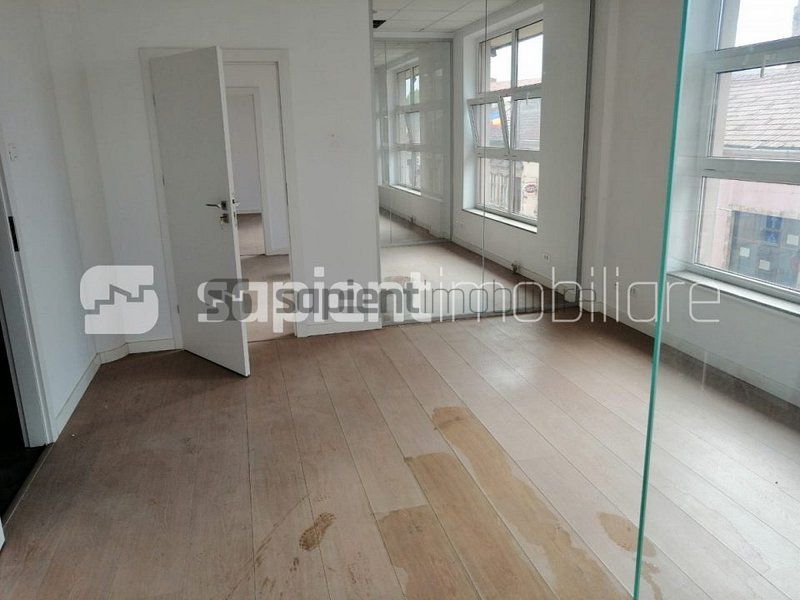 Spatiu de birouri ultracentral - Poză 8